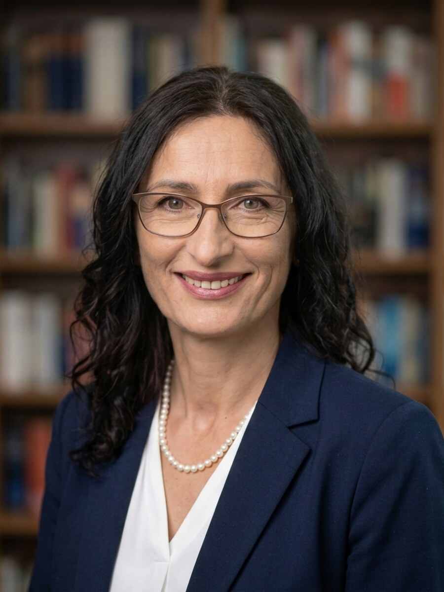 Zeynep Akay